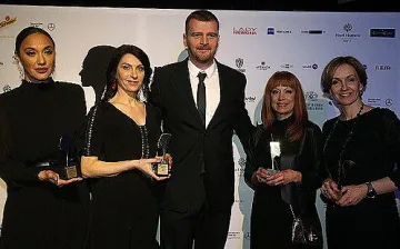 Топ дами заложиха на черно