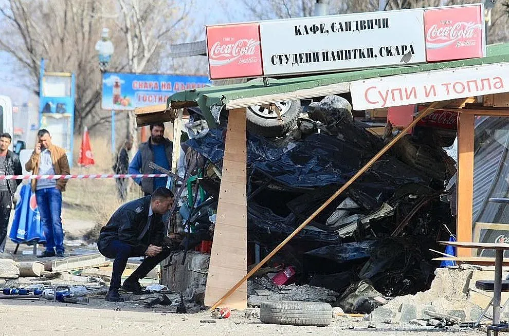 Мъж и жена се пребили с кола на околовръстното