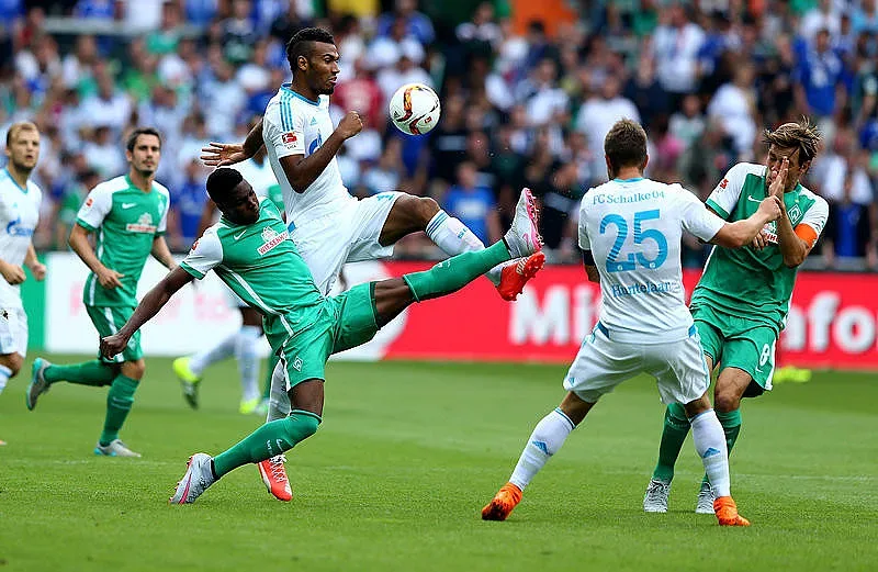 Вердер удари Шалке в голово шоу (ВИДЕО)