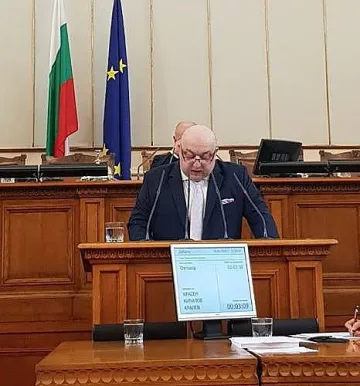 Кралев: Инвестирали сме над 63 млн в съоръжения за лека атлетика