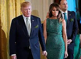 Тръмп "забрави" жена си на прага на Белия дом