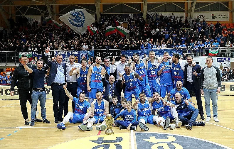 Във в-к. "Стандарт": Мощен купон за Левски Лукойл