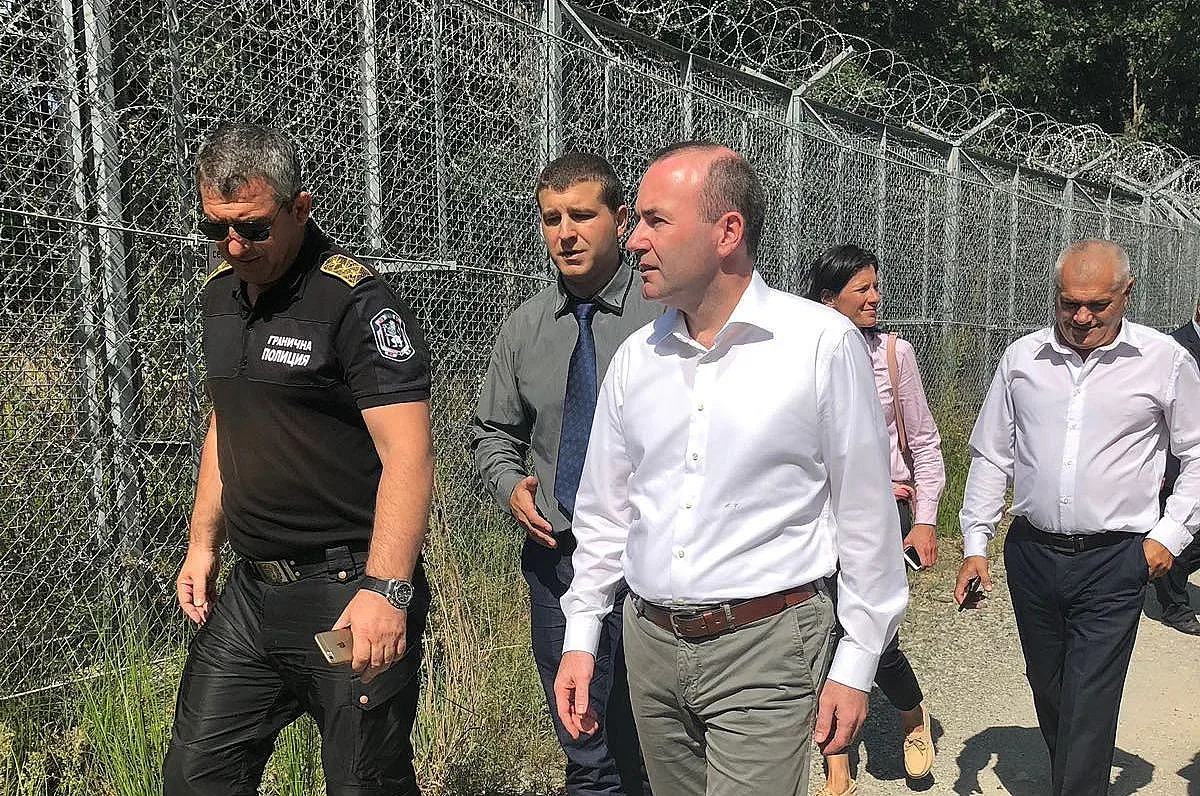 Вебер ни хвали за оградата по границата с Турция