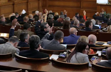 Парламентът гледа ветото на президента