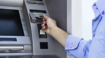 Отпадат високите такси за карти в Европа