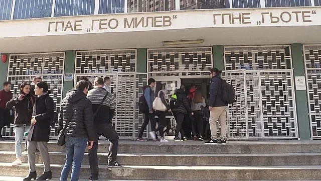 Училище забрани носенето на клинове