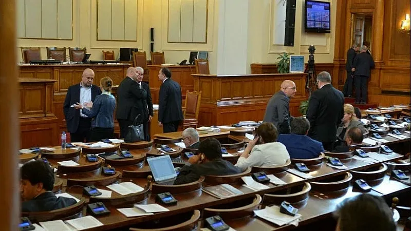 Депутати си честитят  Деня на палачинката