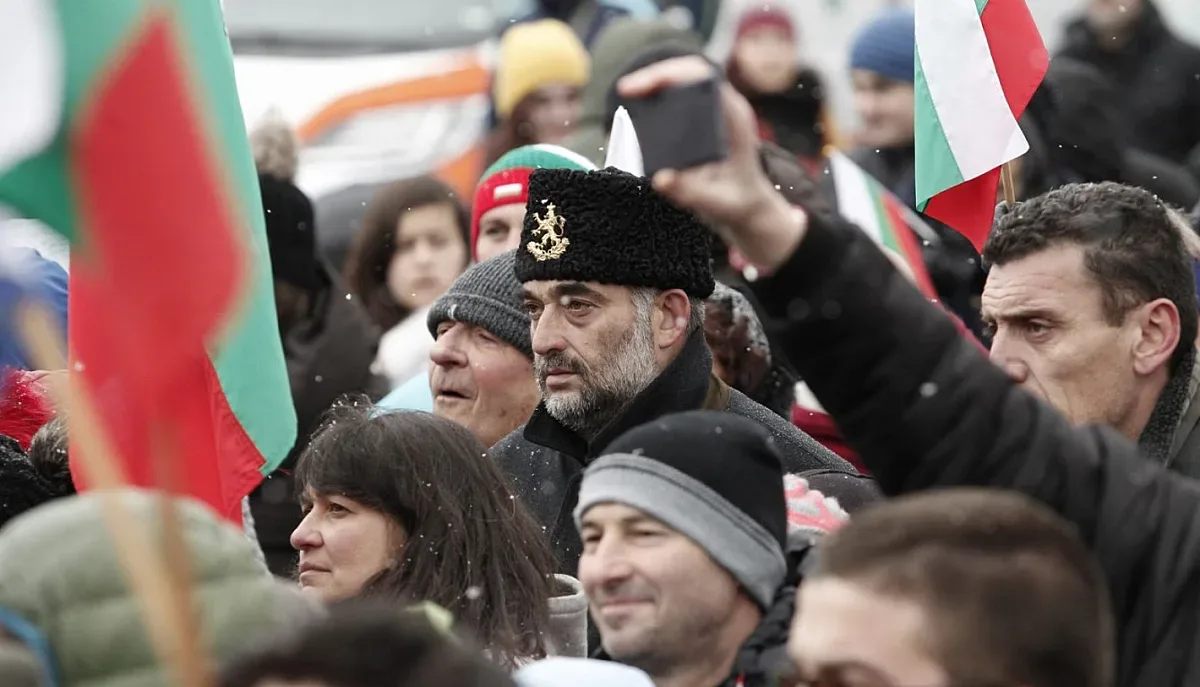 Стотици българи празнуваха на връх Шипка (ОБНОВЕНА)