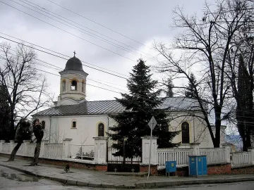 Скандал в петричкия храм заради нов свещеник