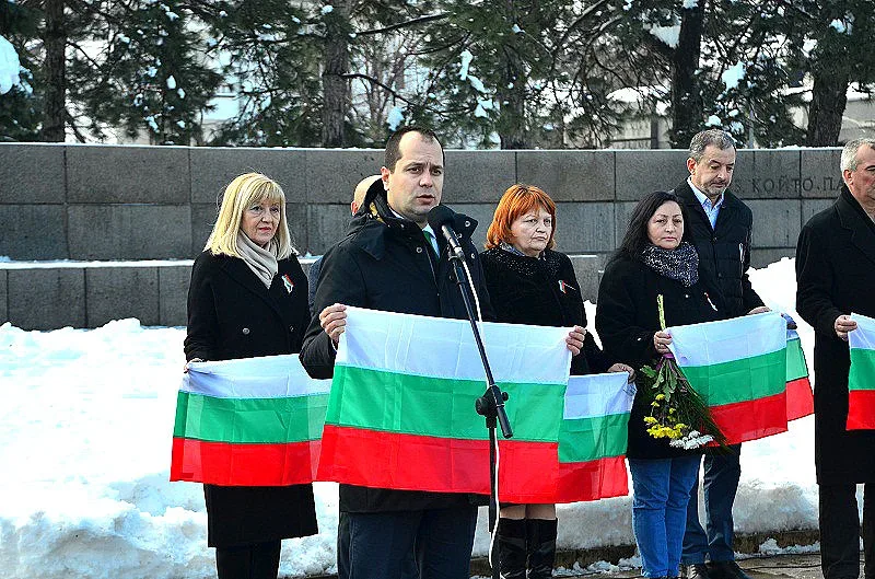 Враца подарява 2000 знамена