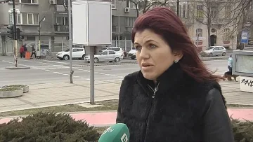 Баща удря дъщеря си със свещник в главата