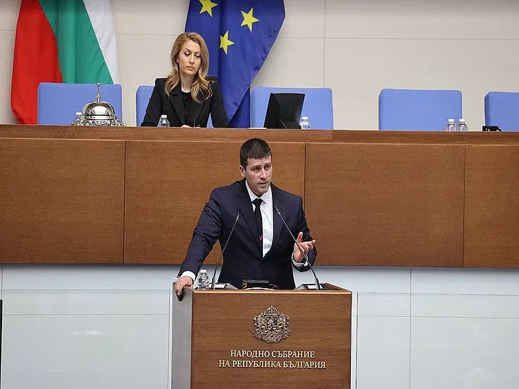 Ивелин Михайлов с първа реч. Даде срок една седмица