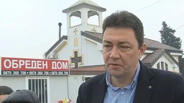 Протест в подкрепа на отстранен свещеник