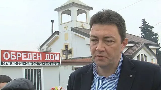 Протест в подкрепа на отстранен свещеник