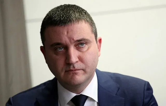 Владислав Горанов отвърна на Демерджиев, потвърди за помещението под наем