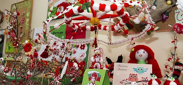 Мартеници за президента и премиера от Гълъбово