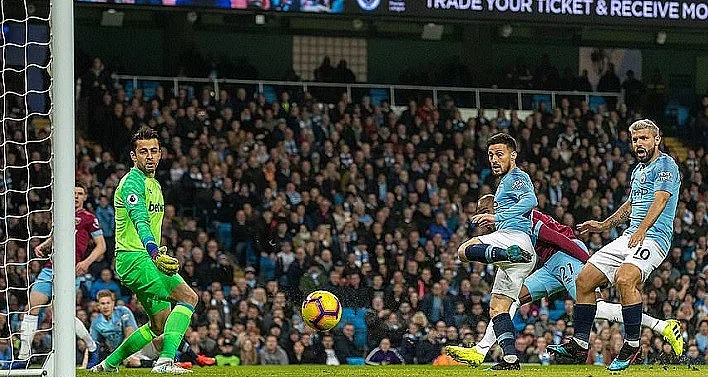 Ман Сити се измъчи с "чуковете" (ВИДЕО)