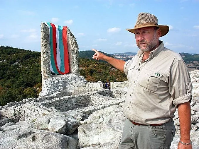 Овчаров проучва резиденцията на граф Дракула