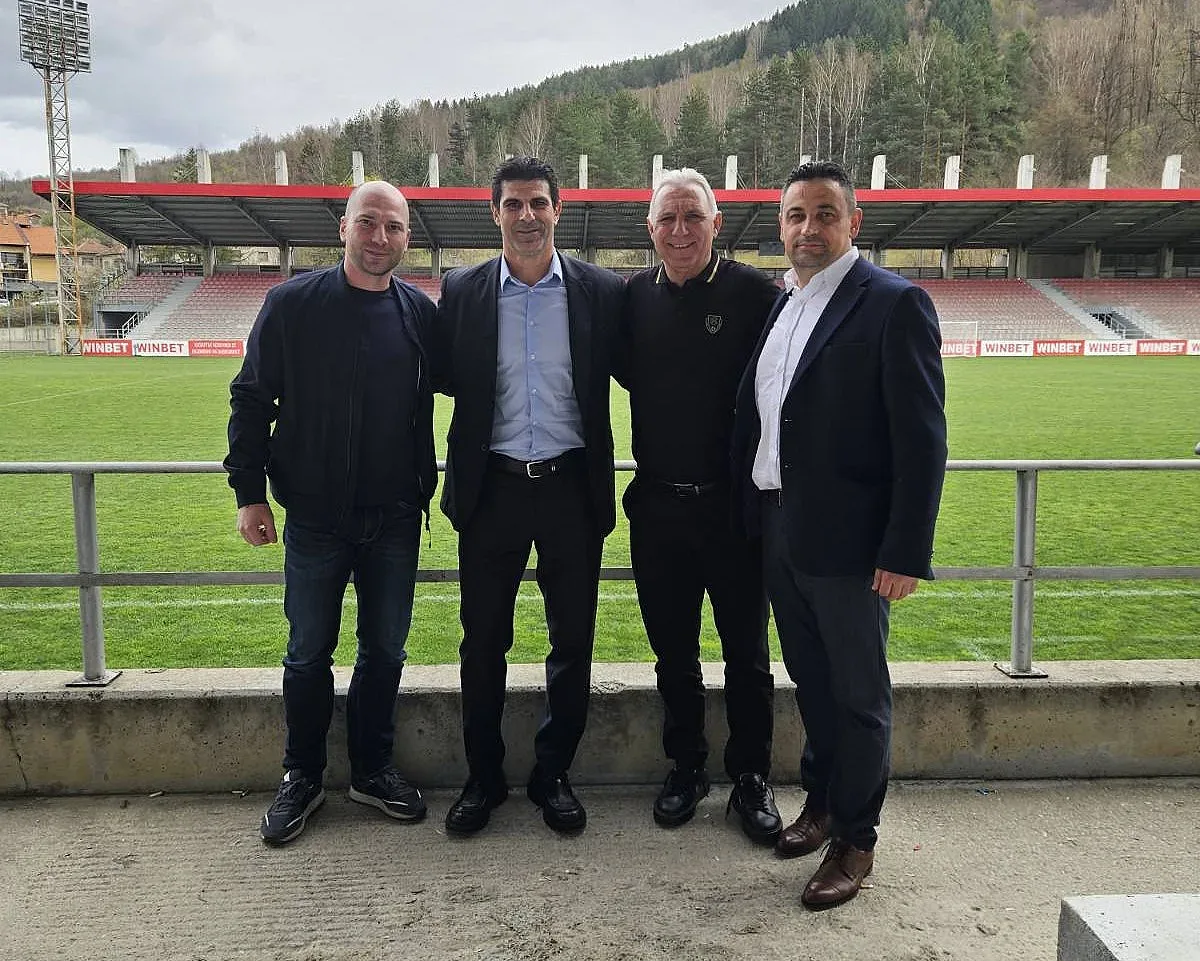 Гонзо и Стоичков на мисия при кмета на Етрополе