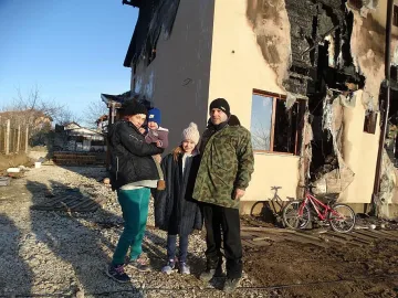 Военни събират пари за летеца без дом
