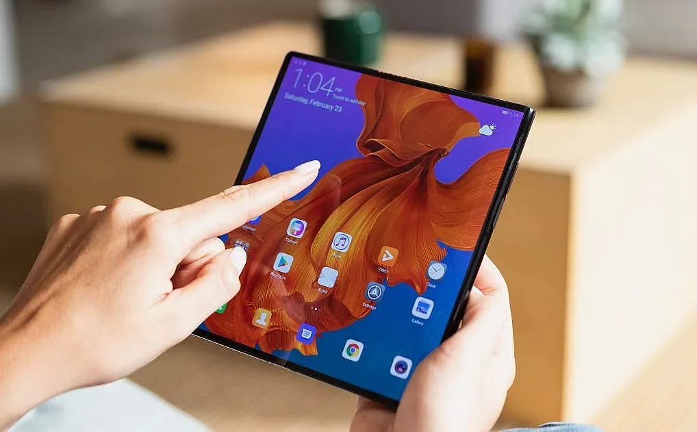 Огромен интерес към сгъваемия смартфон на Huawei