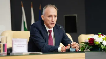 Министър Вълчев с решителен ход за новата забрана в училище