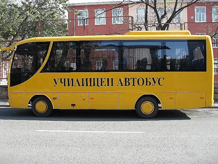 Търсят се млади шофьори на училищни автобуси