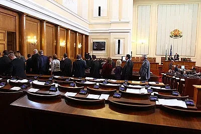 За 10 дни:  Късметът на партиите се обърна два пъти