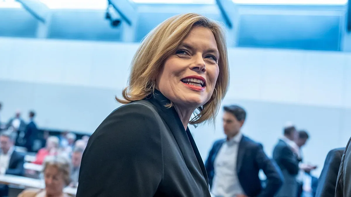 Красива блондинка стана шеф на германския парламент