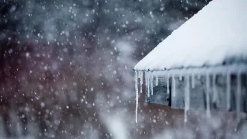 Опасно силен вятър в 16 области у нас