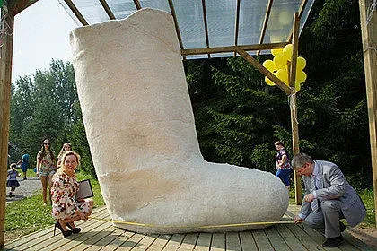 Фото на Путин прати триметрова валенка в Книгата на Гинес