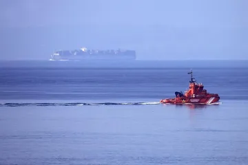 Гръцката брегова охрана издирва лодка с мигранти