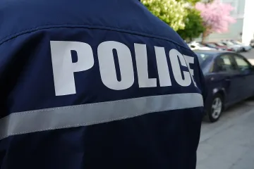 Пиян удари и рита полицай в Хасково