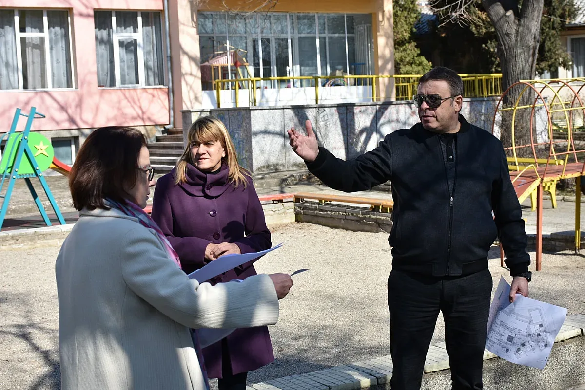 Кметът Камбитов огледа детска градина „Вечерница” преди ремонта й