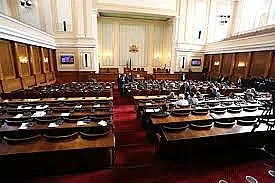 Парламентът събра кворум от 123 депутати и започна работа