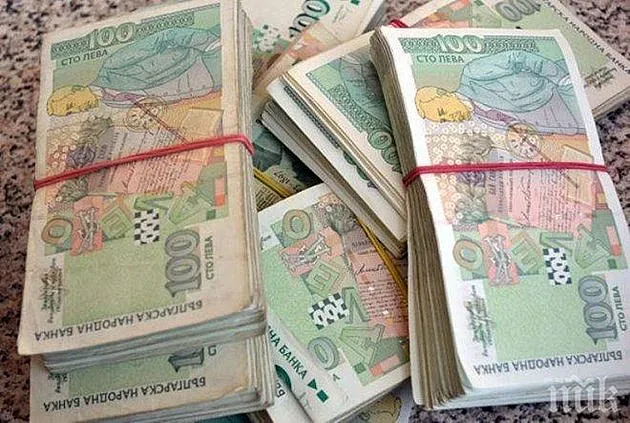 Банкова шефка щипнала 400 000 от сметки