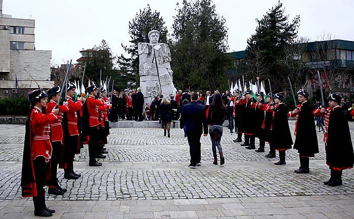 Стотици жители на Кърджали почетоха Апостола