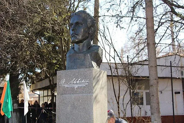 Откриха паметник на Васил Левски в град Брезник