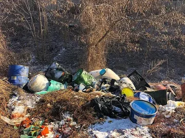 Над 14 т токсични отпадъци са изхвърлени край Гара Яна