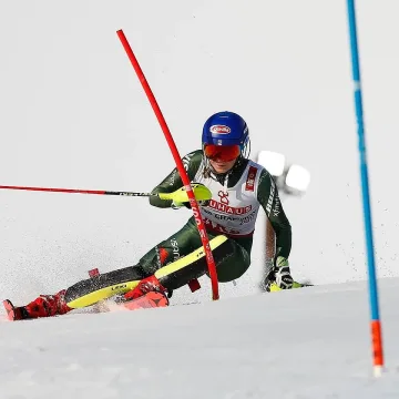 Шифрин с историческа победа в ските