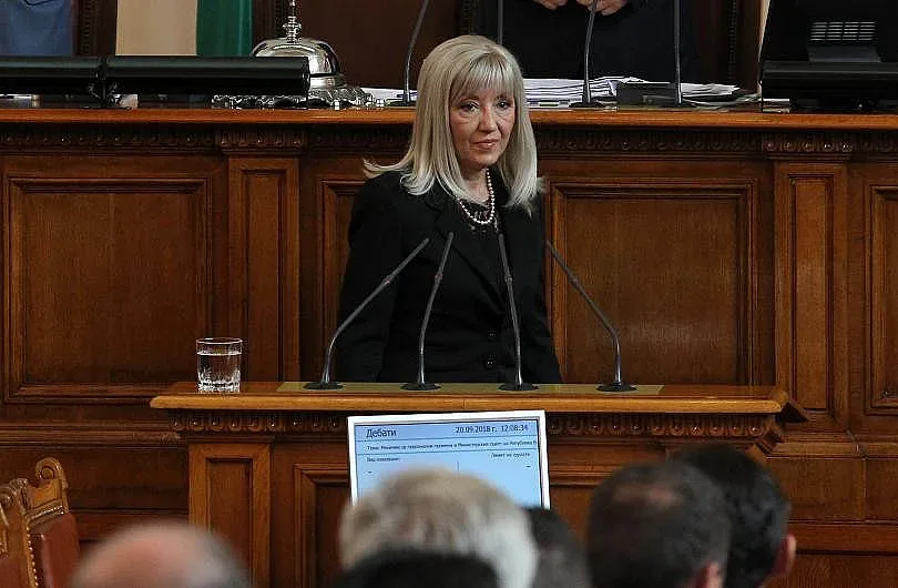 Парламентът ще обсъжда винетките с министър Аврамова