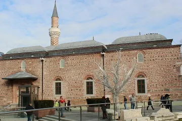 Кафе и молитва в Джумая джамия в Пловдив