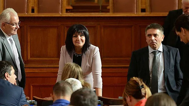 Опозицията спъна кворума, Цветанов и Кирилов спешно при ДПС