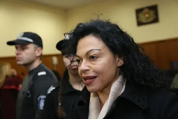 Банева може да води изборна кампания от килията