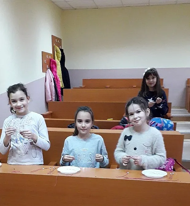 Мартеници за побратимите от горнооряховските деца