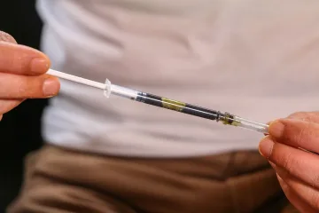 Родители на деца с епилепсия искат легализация на масло от канабис