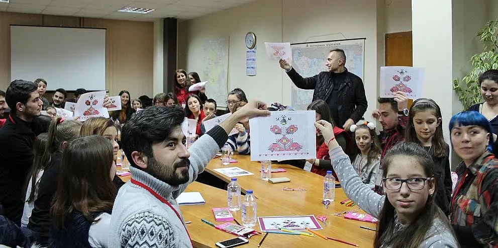 Студенти от Одрин с мартенички за „Добре дошли!“ в Разград