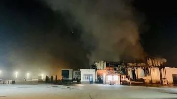 Продължават да тлеят огнища в завода във Войводиново