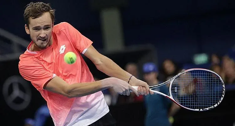 Медведев надви Джокович в Монте Карло