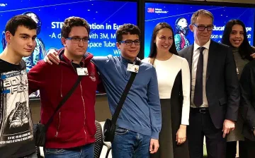 Българчета наградени от световни компании